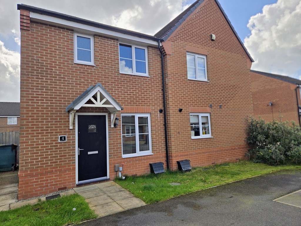 Llama Close, Leyland